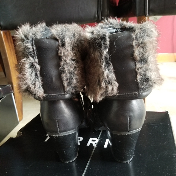 NWOT fuzzy booties - Picture 3 of 4